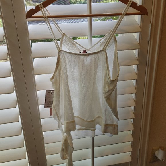 BRAND NEW Junior's White Lace-Trimmed Summer Top - Picture 2 of 6